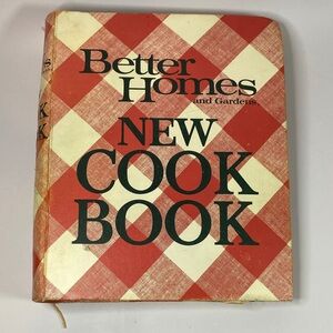 Better Homes and Gardens Red Checkered Cook Book printed 1976